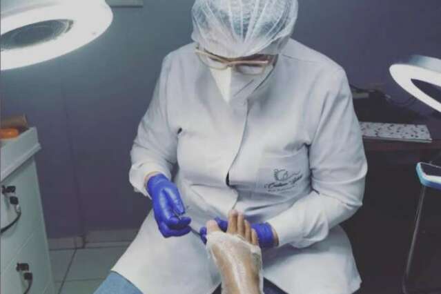 Podóloga viraliza no TikTok mostrando processo para "salvar" pés