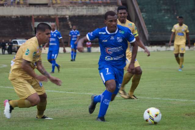 Em casa, Dourados estreia com vit&oacute;ria de 1 a 0 contra o Aquidauanense 