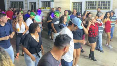 Na Colônia Paraguaia, Flashbaile misturou bailão com flashback
