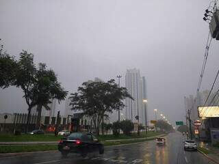 Tempo ficou chuvoso de repente em várias regiões da Capital. (Foto: Paulo Francis)