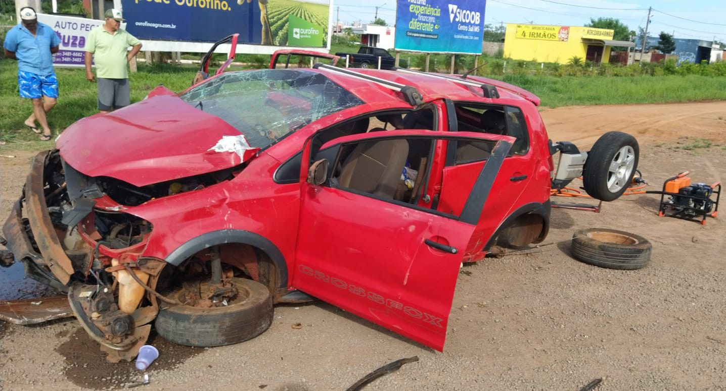 Acidente entre dois veículos deixa 4 pessoas feridas; uma em estado grave