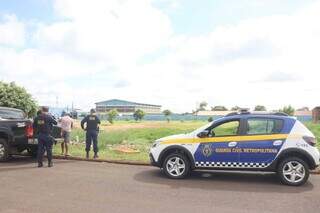 Nesta manhã, a Guarcal Civil Metropolina voltou ao espaço para verificar se as famílias haviam voltado (Foto: Paulo Francis)