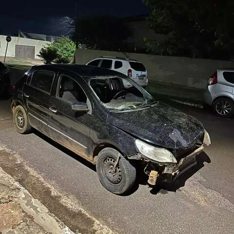 Carro que atropelou e matou rapaz &eacute; achado escondido sob coberta em quitinete