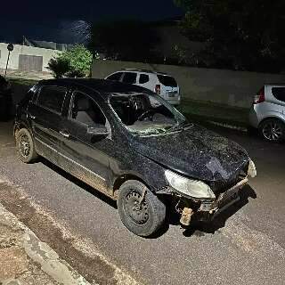 Carro que atropelou e matou rapaz é achado escondido sob coberta em quitinete