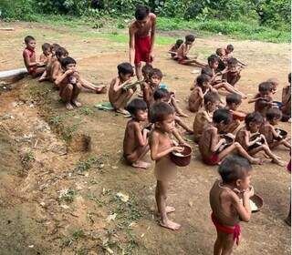 Crianças em Roraima desnutritas. (Foto: Reprodução/Urihi Yanomami)