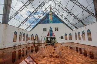Sem telhados, santuário está em processo de reforma. (Foto: Marcos Maluf)
