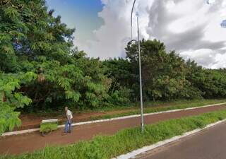 Avenida José Rodrigues Barbosa possui área de risco, nas proximidades de vegetação. (Foto: Reprodução/Google Maps)