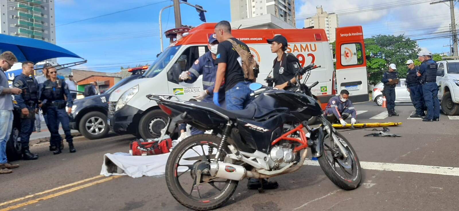 Motociclista morre atingido por caminhão na Ceará