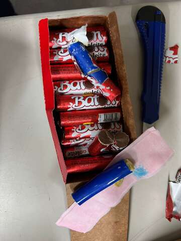 Nos Correios, 13 kg de drogas s&atilde;o descobertas em tabletes de chocolate