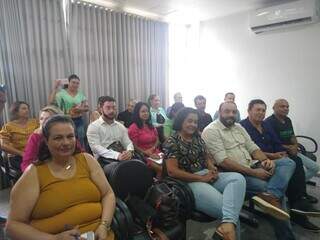 Professores e comissão de vereadores também participaram da reunião. (Foto: Izabela Cavalcanti)