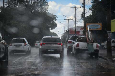 Tempo fecha e Campo Grande registra chuva nesta quarta-feira