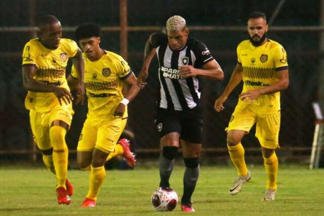 Com 2 a 0, Botafogo vence Madureira no Campeonato Carioca