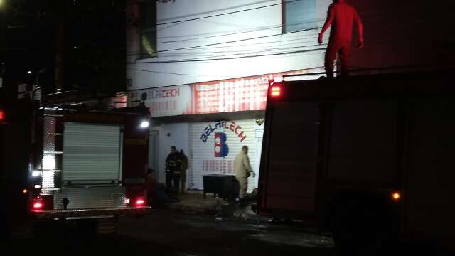 V&iacute;deo: inc&ecirc;ndio atinge loja de eletr&ocirc;nicos na Capital