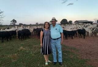 Pedro Chaves e a esposa Reni, na fazenda da família. (Foto: Instagram)