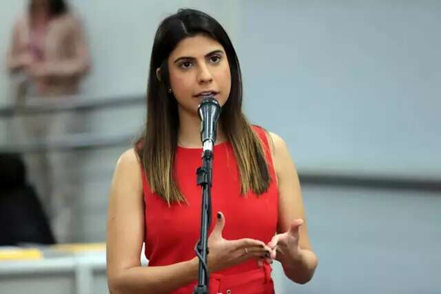 Camila Jara renuncia a mandato de vereadora para assumir cadeira em Bras&iacute;lia