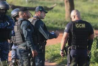 A arma utilizada no disparo foi encaminhada até a Cepol. (Foto: Marcos Maluf/Campo Grande News)