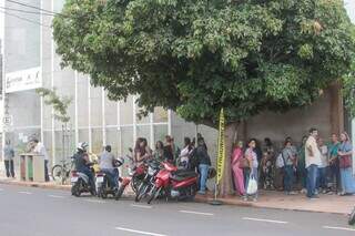 Trabalhadores em busca de oportunidades de emprego na Funtrab (Foto: arquiv/Marcos Maluf)