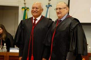 Da dir-esq: Julizar Barbosa Trindade e Paschoal Carmello são os novos presidente e vice-presidente do TRE-MS. (Foto: Alex Machado/Campo Grande News)