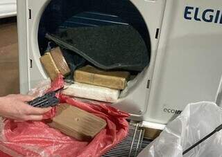 Pouco mais de 70 Kg de cocaína estavam escondidas em carga de ar-condicionado. (Foto: Divulgação PF)