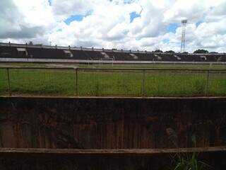 Estádio Morenão fica no campus da UFMS em Campo Grande. (Foto: Direto das Ruas)