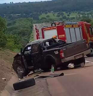 Motorista tem mal súbito ao volante e capota caminhonete na 163