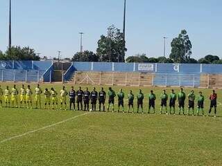 Equipe do Náutico perfilada antes de partida pelo Estadual Sub-20 no Estádio Jacques da Luz (Foto: Divulgação)