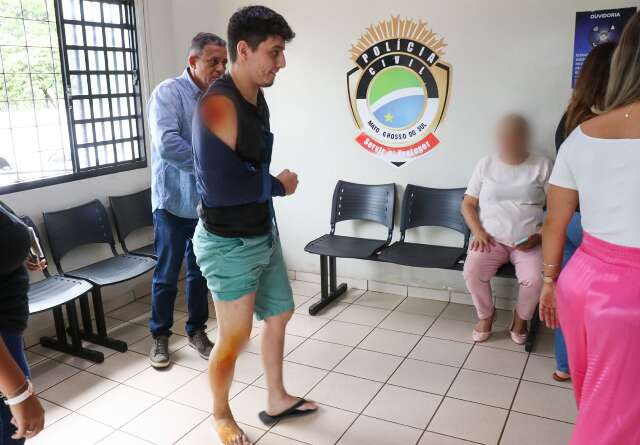 Motociclista afirma que foi fechado por caminhonete antes de acidente 