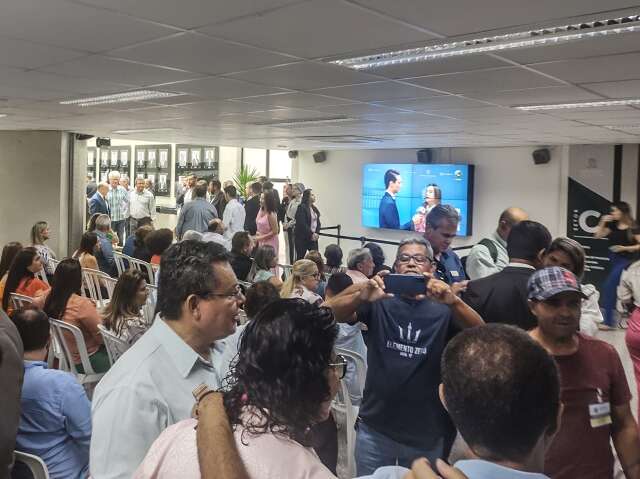 Cen&aacute;rio: familiares lotam Assembleia e deputados novos est&atilde;o sem gabinete  