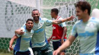 Atacante Rony e goleiro Weverton em treino do Palmeiras (Foto: Cesar Greco)