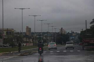 Tempo em Campo Grande na manhã desta quarta-feira. (Foto: Henrique Kawaminami)