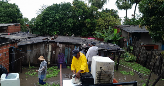 Após chuvas intensas, quatro famílias são retiradas de casas alagadas 