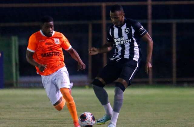 Com pouca a&ccedil;&atilde;o, Botafogo e Nova Igua&ccedil;u se enfrentam no Campeonato Carioca