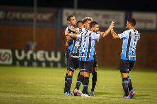Gr&ecirc;mio vence o Esportivo e garante lideran&ccedil;a no Campeonato Ga&uacute;cho