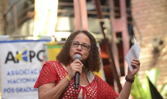 Reajuste de bolsas acontecer&aacute; ainda no 1&ordm; semestre, afirma ministra