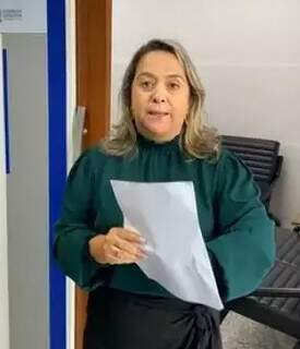 Deputada come&ccedil;a mandato com recado a &quot;machos escrotos&quot;