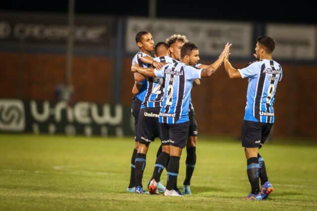 Gr&ecirc;mio vence o Esportivo e garante lideran&ccedil;a no Campeonato Ga&uacute;cho