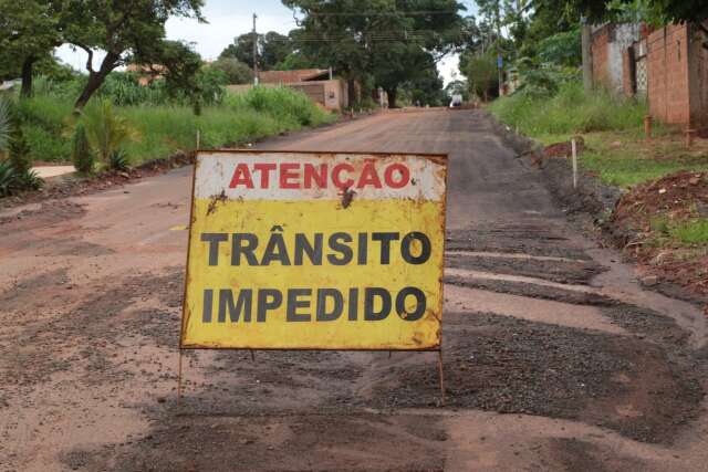 Mesmo com R$ 273 milh&otilde;es de IPTU, prefeitura deixa de pagar obras de asfalto