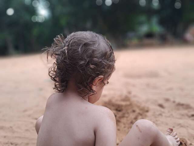 Criança, nos perdoe por não vermos a infância como ela merece