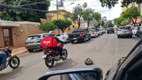 Fiação caída na Rua Rio Grande do Sul preocupa motoristas da Capital