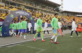 Seleção Brasileira Sub-20 entrando em campo no estádio El Campín (Foto: Rafael Ribeiro/CBF)