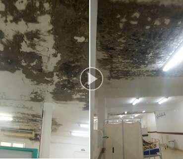 Paciente expõe infiltrações, mofo e goteiras no teto de UPA
