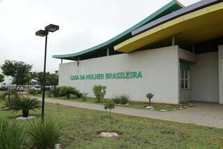 Fachada da Casa da Mulher Brasileira, em Campo Grande (Foto: Kísie Ainoã)
