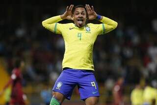 O jogador Vitor Roque comemora o primeiro gol da Seleção. (Foto: Rafael Ribeiro/@CBF_Futebol no Twitter)