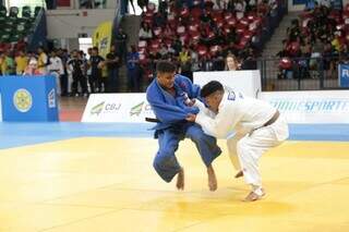 Duelo de judocas no Ginásio Guanandizão (Foto: Kísie Ainoã)
