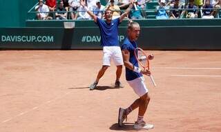 Dupla durante vitória no torneio. (Foto: Luiz Candido/CBT)