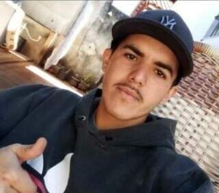 Ciclista de 19 anos morre atropelado e motorista foge sem prestar socorro