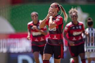 Atleta do Flamengo comemorando gol diante do Ceará neste domingo (Foto: Paula Reis)