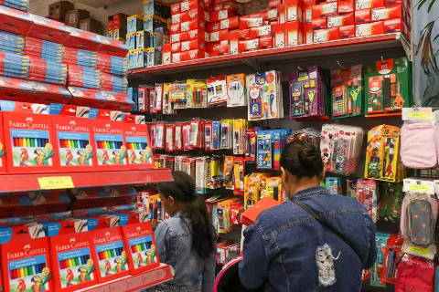 Com volta &agrave;s aulas, material escolar custa at&eacute; 4 vezes mais