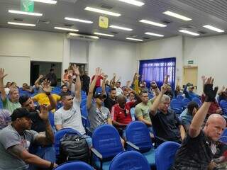 Guardas civis municipais durante votação. (Foto: Divulgação)