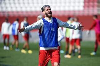 Zagueiro Léo Pereira durante treino de preparação para a paritda. (Foto: Divulgação/Flamengo)